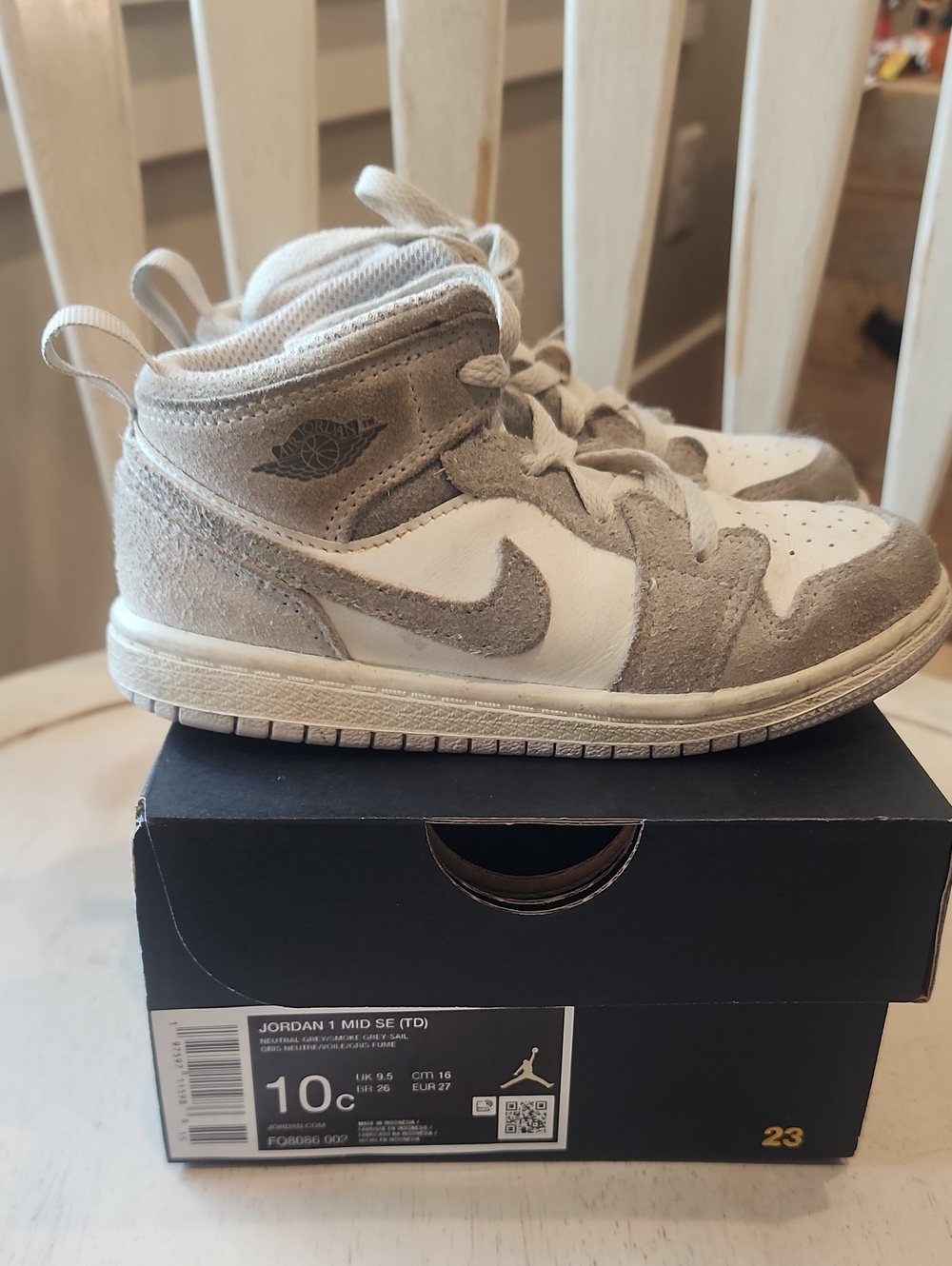 Nike Jordan 1 Mid SE Kids Sneakers - White & Light Gray Suede
